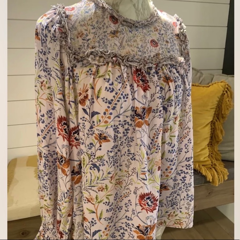 Velvet by Graham and Spencer floral wildflower boho blouse